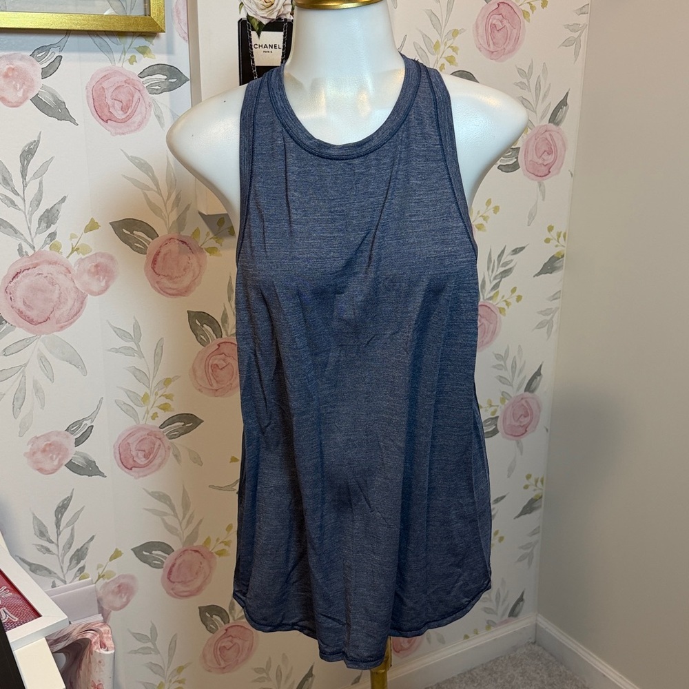 Lululemon Hot Like Agni Singlet
Heathered Dark Grey/Navy Blue